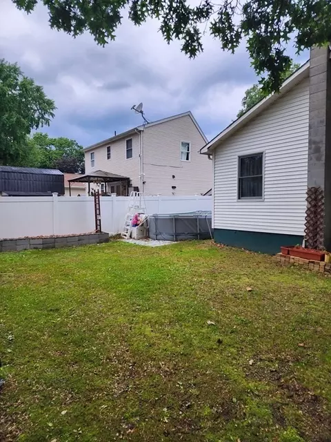 110 Lorimer St, Springfield, MA 01151 photo 3