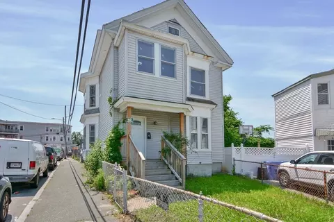 10 Holly St, Lawrence, MA 01841