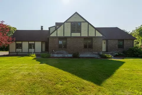 12 Woods Ct, Dunstable, MA 01827