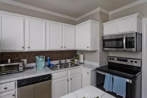 145 Carr St, Springfield, MA 01118 photo 17
