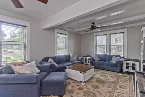 145 Carr St, Springfield, MA 01118 photo 4