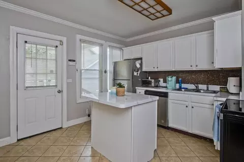 145 Carr St, Springfield, MA 01118 photo 16