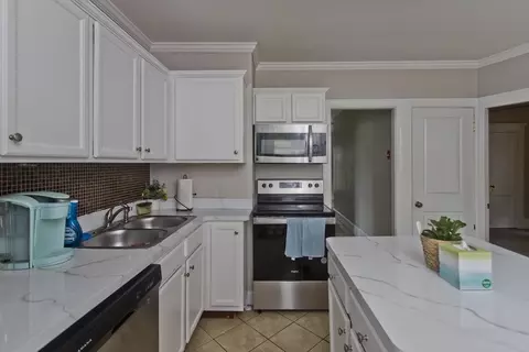 145 Carr St, Springfield, MA 01118 photo 9
