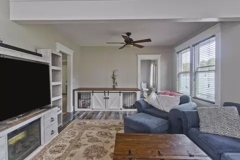 145 Carr St, Springfield, MA 01118 photo 7