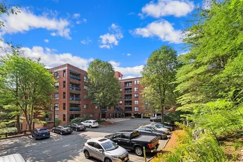 4 Summit Dr #001, Reading, MA 01867 photo 2