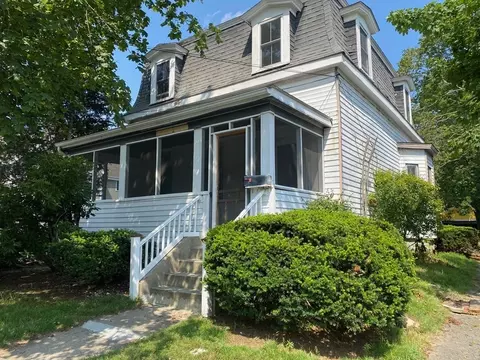 74 Maple St #74, Needham, MA 02492