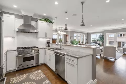 637 E 1st St #301, Boston, MA 02127
