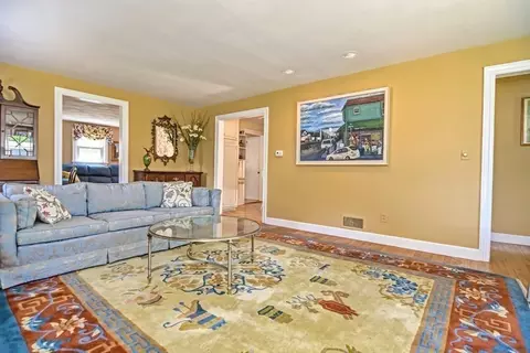 71 Elda Rd, Framingham, MA 01701 photo 2