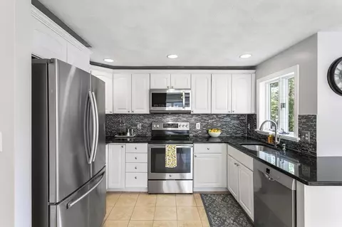 15 Dunbar Rd, Reading, MA 01867 photo 11