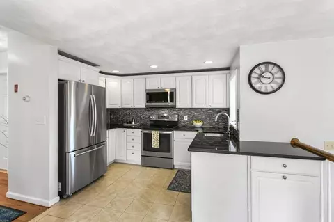 15 Dunbar Rd, Reading, MA 01867 photo 9