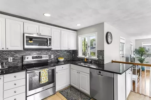 15 Dunbar Rd, Reading, MA 01867 photo 12