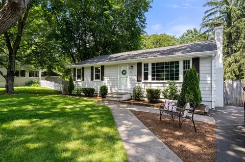 22 Morse St, Walpole, MA 02032