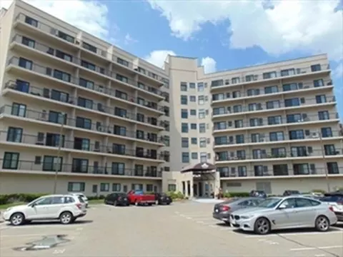133 Commander Shea Blvd #317, Quincy, MA 02171