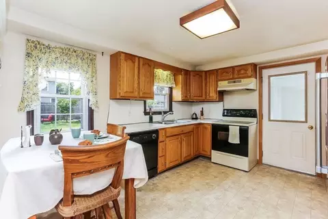 384 Abbott St, Springfield, MA 01118 photo 5