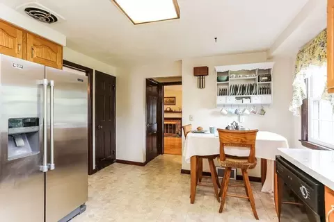 384 Abbott St, Springfield, MA 01118 photo 6