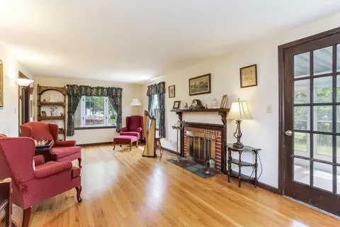 384 Abbott St, Springfield, MA 01118 photo 11