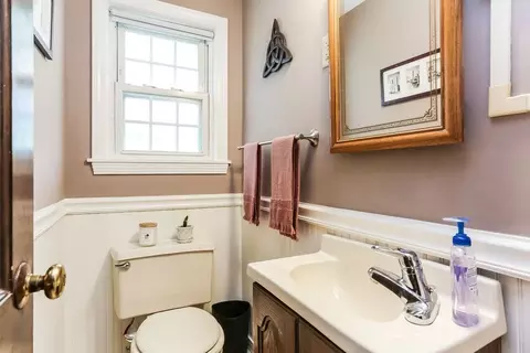 384 Abbott St, Springfield, MA 01118 photo 23