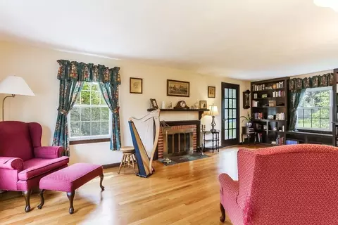 384 Abbott St, Springfield, MA 01118 photo 7