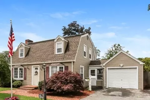 384 Abbott St, Springfield, MA 01118 photo 2