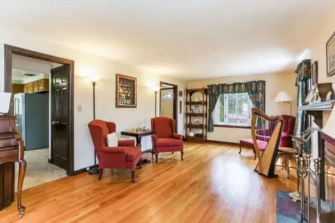 384 Abbott St, Springfield, MA 01118 photo 8
