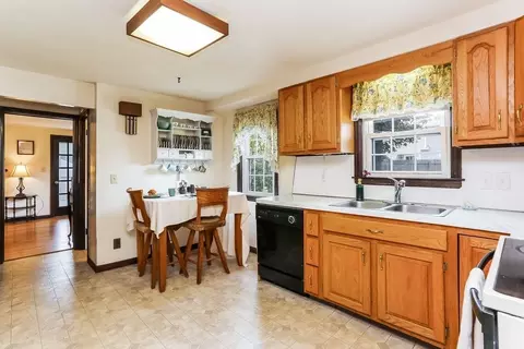 384 Abbott St, Springfield, MA 01118 photo 4