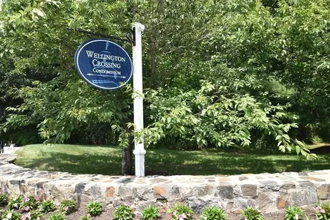 204 Clocktower Dr #110, Waltham, MA 02452