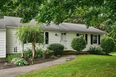16 Truehart Dr, Easthampton, MA 01027 photo 3