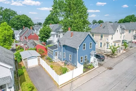 91 Hastings St, Lowell, MA 01851