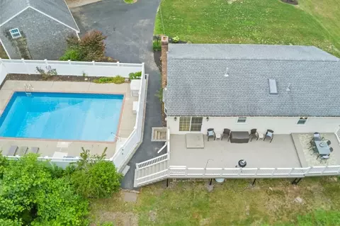 56 Cedarcrest Rd, Hanover, MA 02339 photo 3