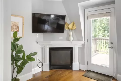 394 E 8th St #3, Boston, MA 02127 photo 4