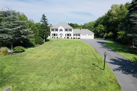 21 Valley Rd, Middleboro, MA 02346
