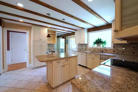 41 Robert Rd, Marblehead, MA 01945 photo 6