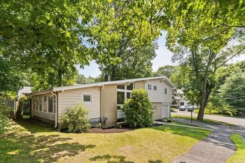 28 Parsons Dr, Swampscott, MA 01907