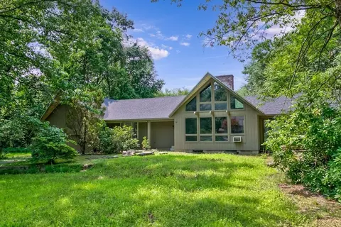 12 Country Club Ln, Turners Falls, MA 01376