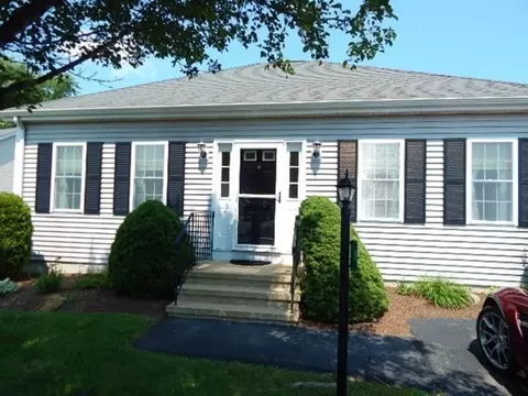 9 Woods Edge Rd #9, Lakeville, MA 02347