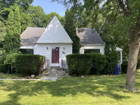 20 Mary St, Attleboro, MA 02703