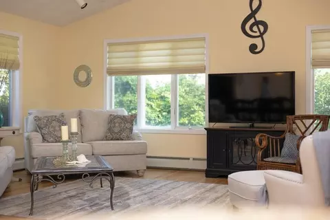 108 N Weeden Rd, South Kingstown, RI 02879