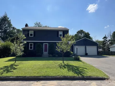 34 Crystal Brook Dr, Springfield, MA 01118 photo 2