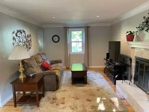 34 Crystal Brook Dr, Springfield, MA 01118 photo 4