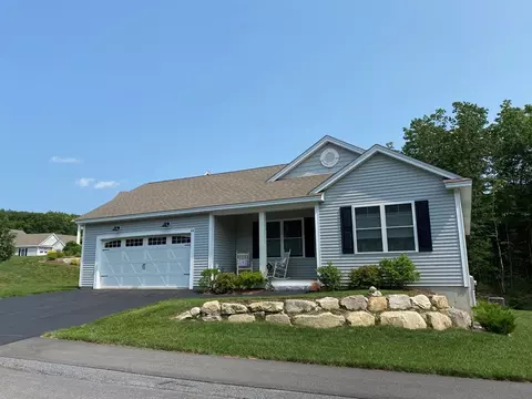 44 Cobbett Ln #42, Hollis, NH 03049
