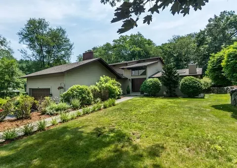 81 Old County Rd, Waltham, MA 02453