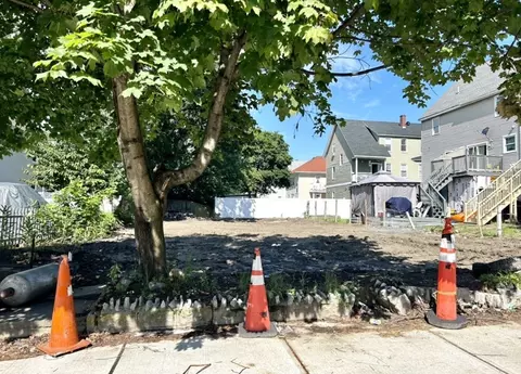 109 Phillips St 111, Lawrence, MA 01843