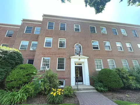 42 Browne St #2, Brookline, MA 02446