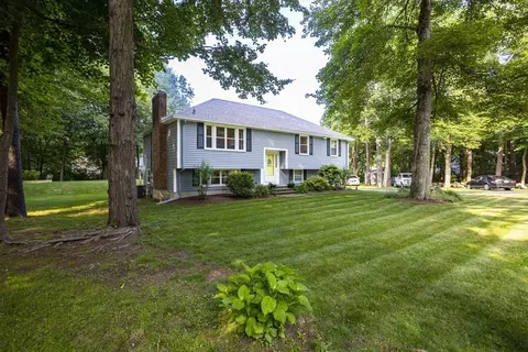 26 Walnut St, Foxboro, MA 02035