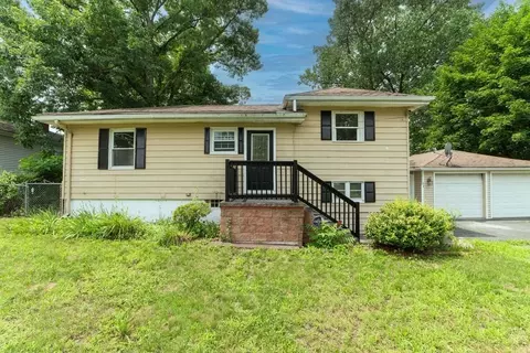 54 Hood St, Springfield, MA 01109