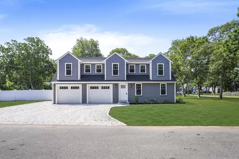 100 Maravista Ave, Falmouth, MA 02536