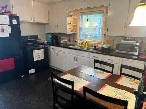 32 Oakhurst St, Springfield, MA 01104 photo 5
