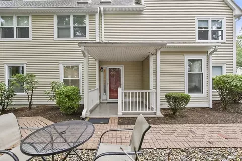 89 Hammond Pl #89, Woburn, MA 01801