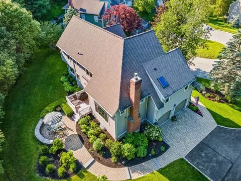 80 Huckleberry Ln, North Andover, MA 01845