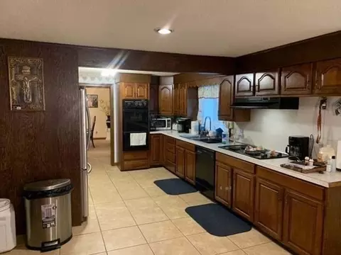 100 Harmon Ave, Springfield, MA 01118 photo 8